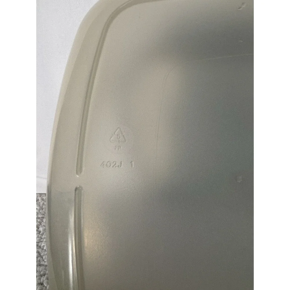 VTG Rubbermaid 2.4 GAL Food Storage Container Clear Snap‎ Lid 